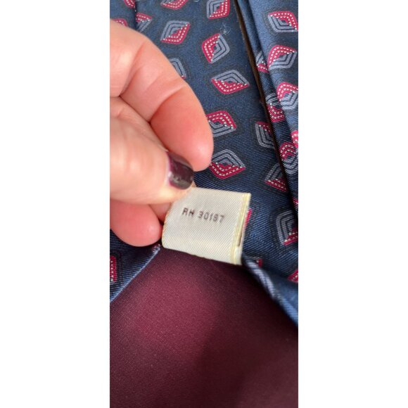 Vintage Men’s Nino Cerruti Abstract Tie Handmade All 100% Silk Navy Red Squares - Picture 6 of 6